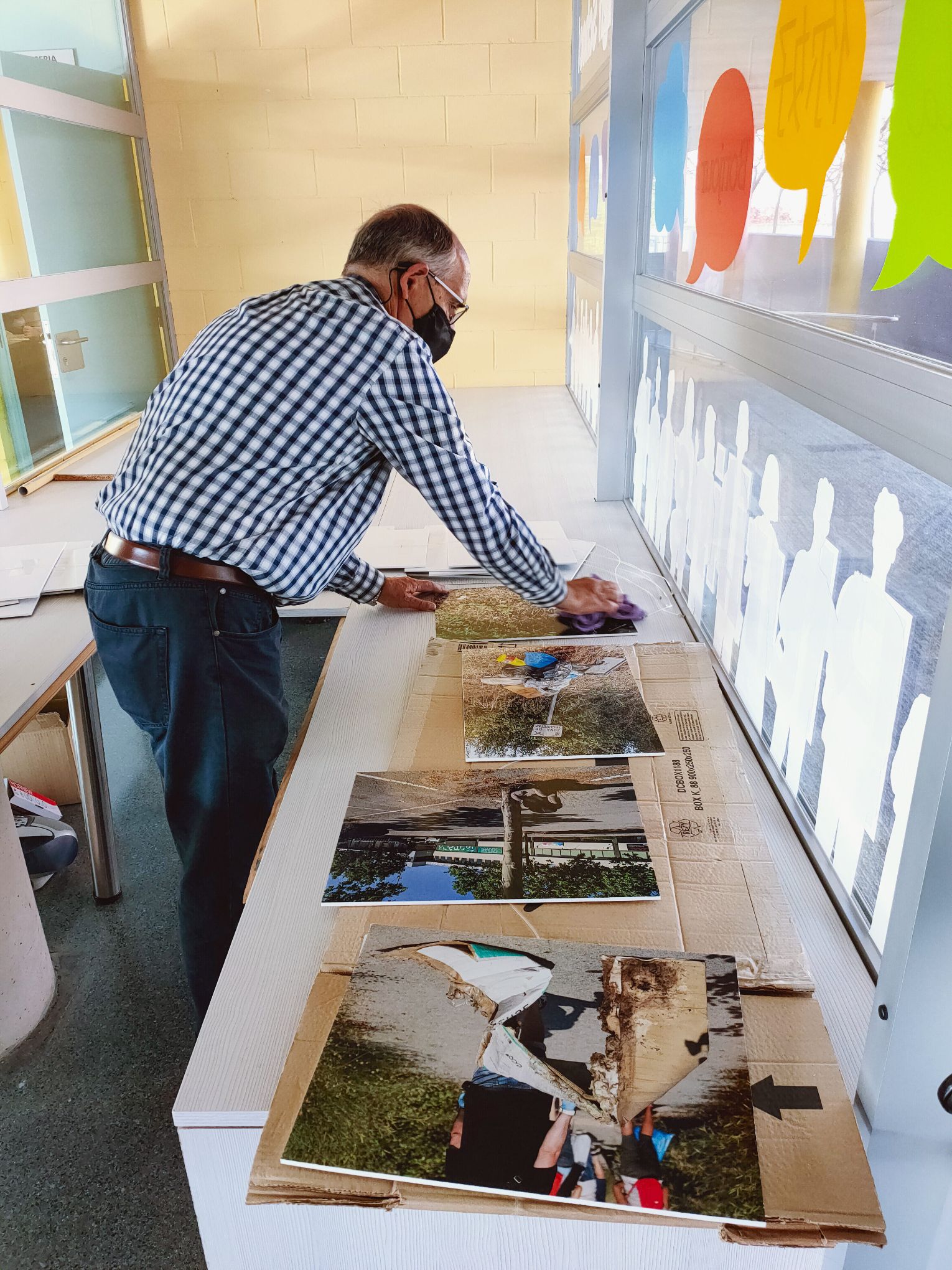 Exposició de merda al Institut